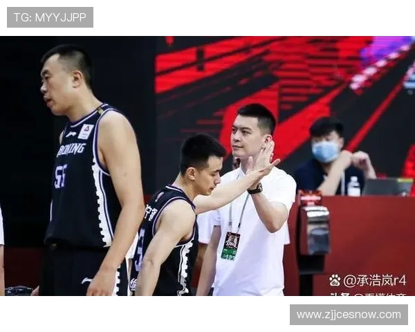 成都篮球队在邀请赛中的战术表现分析与点评展现团队协作与技术水平