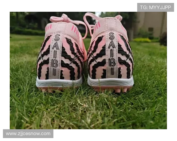 足球明星日常穿搭揭秘他们最爱的鞋款与风格解析