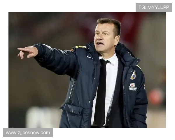 特别关心足球明星的成长与成就背后那些不为人知的故事与挑战